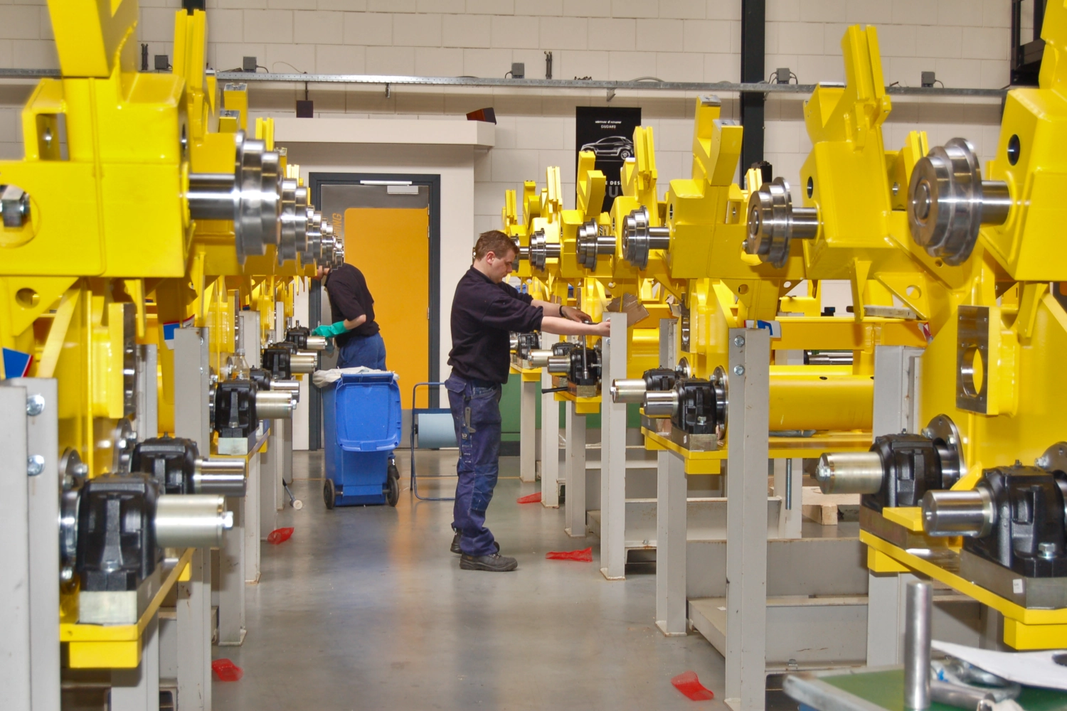 Automotive - Assembly - Assembly hall - Gallery - Machine factory Westerhof